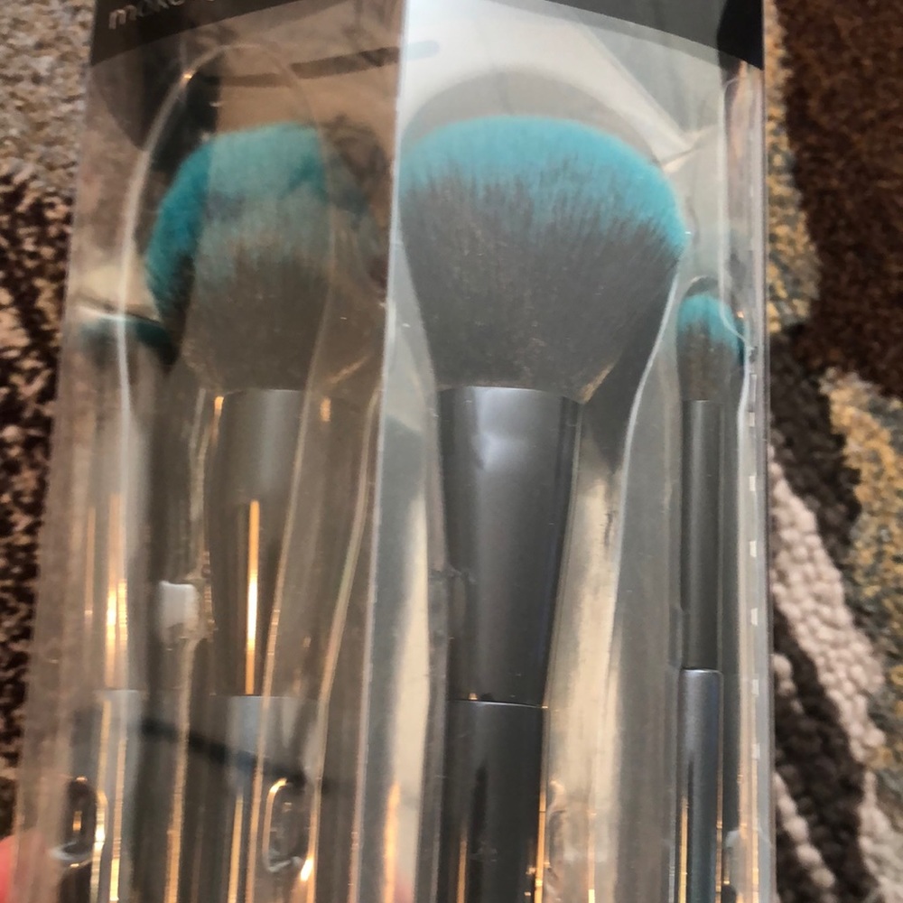 Brushes - Picture 2 of 3